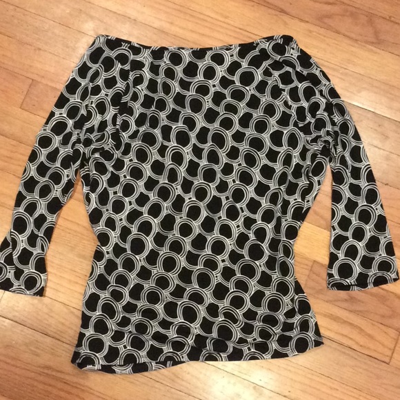 George Wrap top 3/4 sleeve v-neck top (black & white swirl pattern). Size Large - Picture 4 of 4